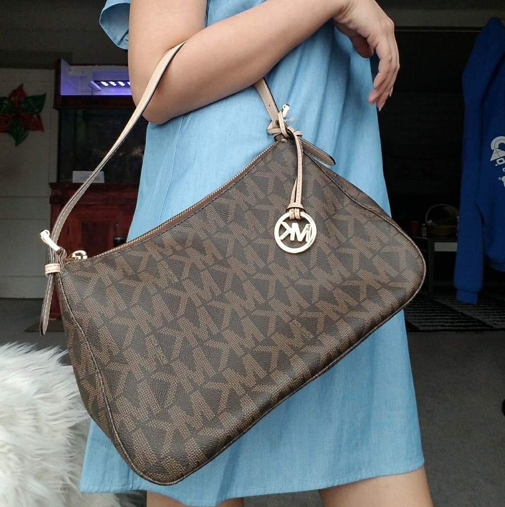 Micheal Kors Top Zip Shoulder Bag Signature PVC